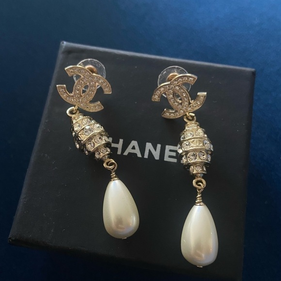 Chanel CC Pearls and Stones Earrings - Picture 3 of 8